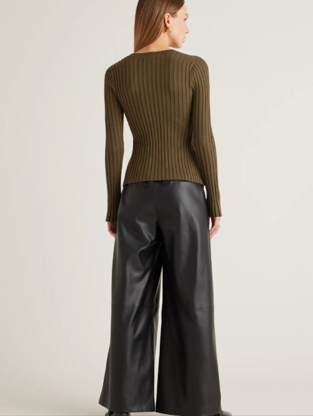 Quince Ribbed Long-Sleeve Sweater in Olive Cotton Cashmere - Picture 3 of 4